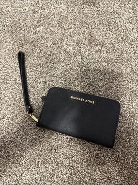 Michael Kors Black Textured Wristlet Zip Pouch